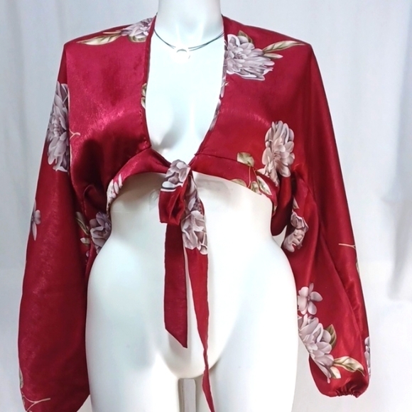 Charlotte Russe Tops - CHARLOTTE RUSSE TOP SIZE L IN A BEAUTIFUL BURGUNDY AND SILVER FLORAL DESIGN